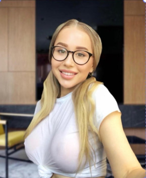 Emilly - escort review from Turkey